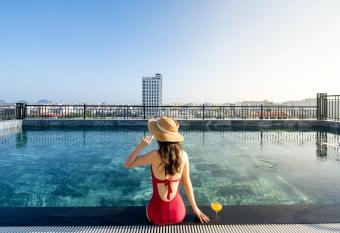 Tan Phuong Nam Hotel & Apartment has Balcony rooms