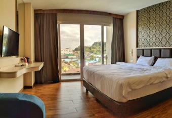 Lovina 0305 at Pelita Nagoya Apartment has Balcony rooms