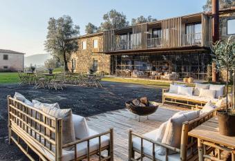 Terra Rosa Country House & Vineyards allows 18 year olds to book a room