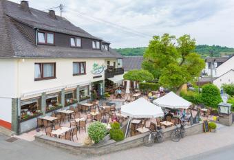Eifel Hotel Schneider am Maar allows 18 year olds to book a room