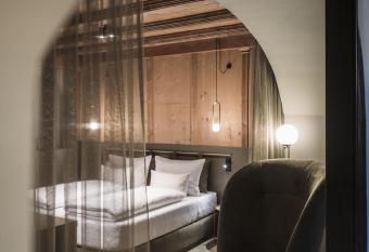 Altstadthotel Wei  es Kreuz - In der Fu  g  ngerzone has Balcony rooms