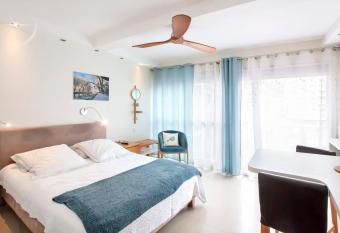 L Albigny - Studio with your feet in the water by Lake Annecy allows 18 year olds to book a room