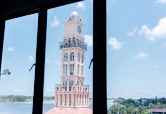 Ridel Sunset Hotel allows 18 year olds to book a room