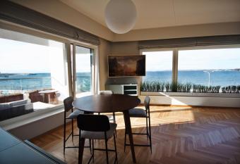 Fabulous Location Apartments Deluxe has Balcony rooms