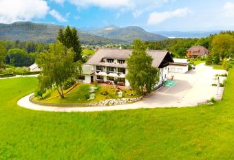 Hotel Sonnenhof has Balcony rooms