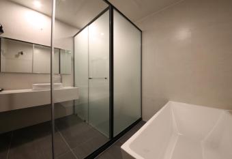 Zam101 Hotel Gimhae has rooms with a private hot tub