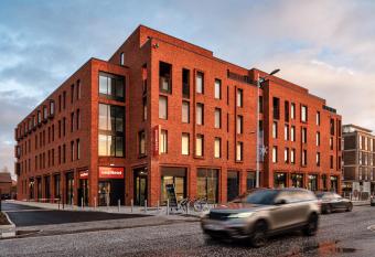 easyHotel Oxford allows 18 year olds to book a room