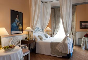 Hotel Victoria & Iside Spa allows 18 year olds to book a room