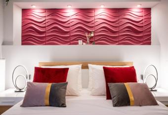 eliTe deluxe has Balcony rooms