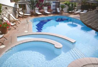 Hotel Barsalini has Balcony rooms