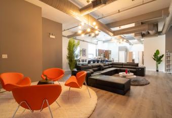 Penthouse of Joy with over 4000 games! has Smoking rooms