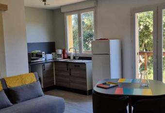 La petite   tape has Balcony rooms