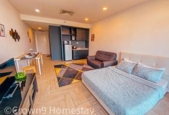 Crown9 Suite (Sunset & City View)@Empire City has Balcony rooms