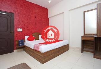 Flagship 7859 Hotel Gurukripa allows 18 year olds to book a room
