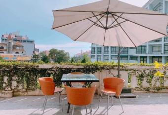 H   Th  nh Tam      o HOTEL has Balcony rooms