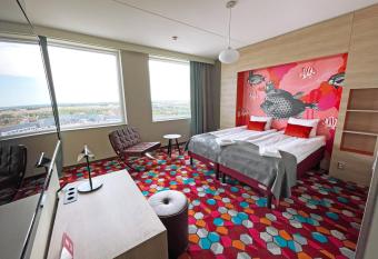 Motel L Lund allows 18 year olds to book a room