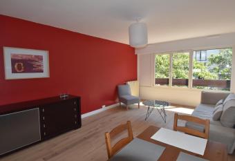 Flechambault has Balcony rooms