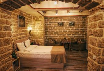 Antique Hotel Baku allows 18 year olds to book a room