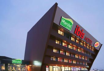 Ibis Vienna Airport allows 18 year olds to book a room