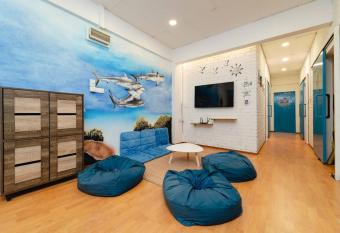 The Ship Guesthouse has Balcony rooms