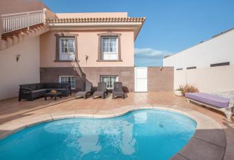 Villa Orqu  dea has Balcony rooms