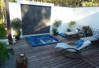 Naples' Hidden Gem has rooms with a private hot tub