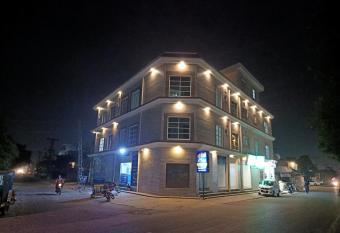 Continental Boys Hostel Johar Town allows 18 year olds to book a room