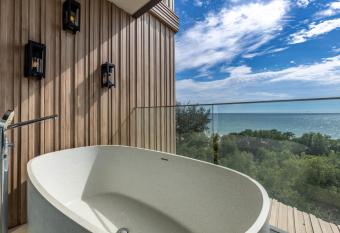 Bayphere Hotel Pattaya has Balcony rooms