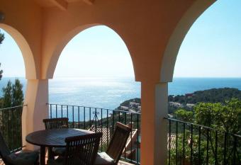 Sea Views & Private Pool in Begur, Costa Brava. has Balcony rooms