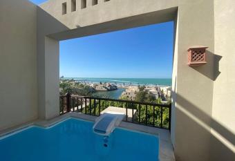 The Villa at cove has Balcony rooms