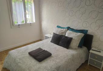 appartement 8 couchages 3 chambres allows 18 year olds to book a room