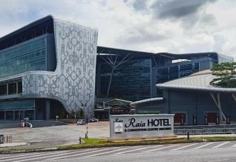 Raia Hotel & Convention Centre Kuching allows 18 year olds to book a room
