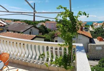 Sunset Apartment Nin has Balcony rooms