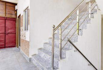 OYO Hotel Paradise Inn allows 18 year olds to book a room