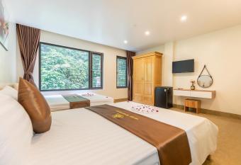 Cat Ba Rose Nhung Hotel has Balcony rooms