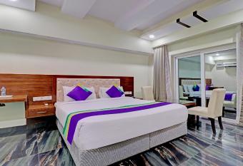 Treebo Tryst Pearl Avenue Ring Road allows 18 year olds to book a room