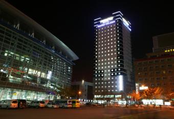 Toyoko Inn Busan Station No.1 allows 18 year olds to book a room