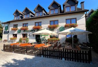 Lohmann s Kapeller Hof allows 18 year olds to book a room