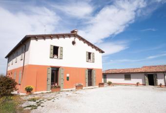 C   Vincenzona allows 18 year olds to book a room