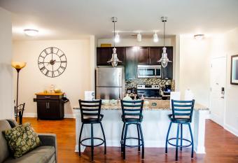 Serene Uptown 2BR and 2BA Apartment allows 18 year olds to book a room