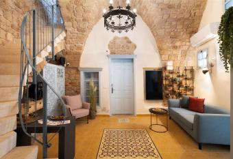 VILLA SERA- boutique hotel in the old city of Acre allows 18 year olds to book a room