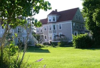 Beach Street Inn has Balcony rooms