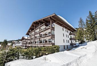 Haus Dettlbauer - Top 16 has Balcony rooms