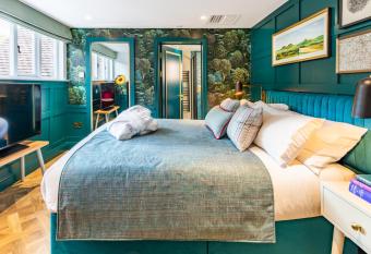 The Springs Resort & Golf Club allows 18 year olds to book a room