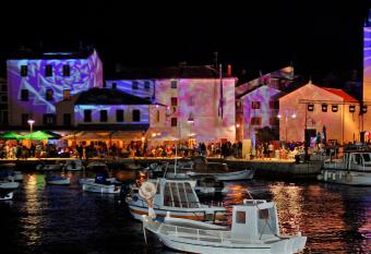 Pleasing place has Balcony rooms