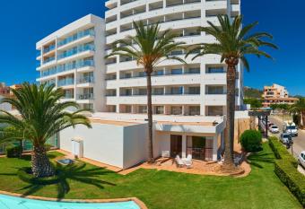 Hotel Girasol allows 18 year olds to book a room