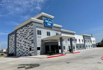 Palace Inn Blue Houston East Beltway 8 allows 18 year olds to book a room