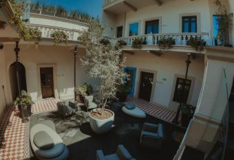 Casona 142 Orizaba, Part of Curamoria Collection allows 18 year olds to book a room