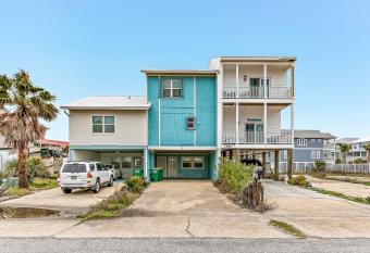 Sandy Paws has Balcony rooms