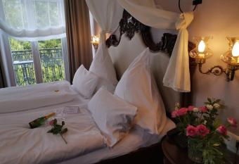 Hotel Weisses Haus has Balcony rooms